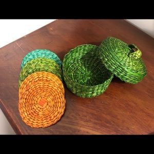 Wicker basket with lid and 6 coasters